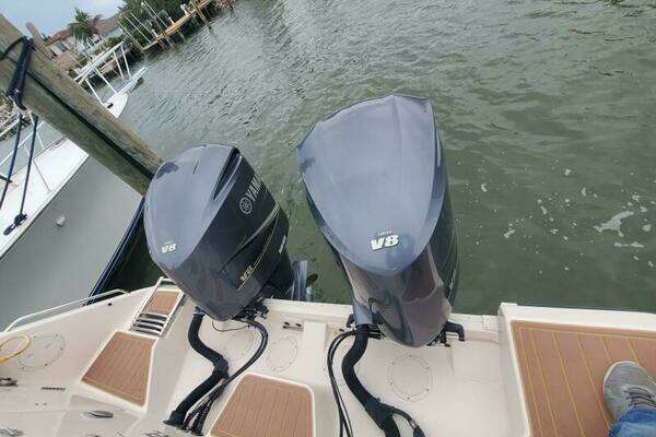 Grady-White 330 Express Yacht For Sale