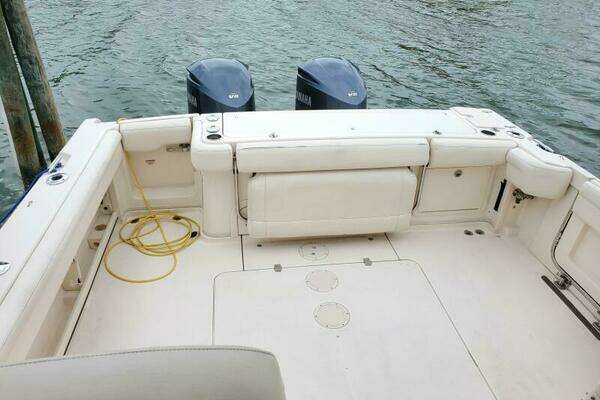 Grady-White 330 Express Yacht For Sale