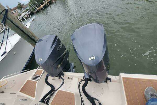 Grady-White 330 Express Yacht For Sale