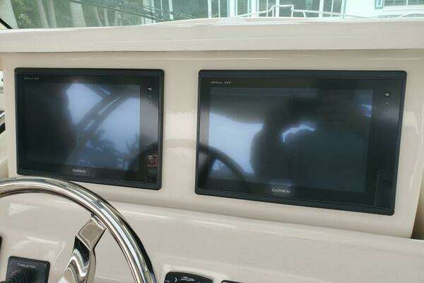 Grady-White 330 Express Yacht For Sale