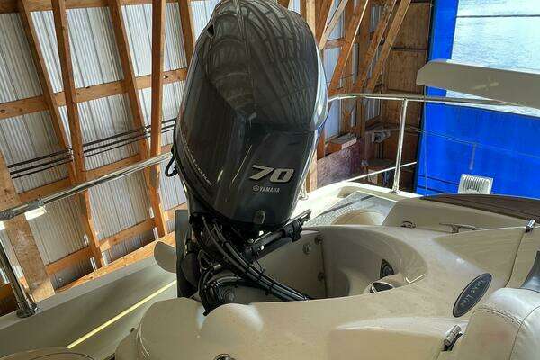 Monte Fino Skylounge 80 Yacht For Sale