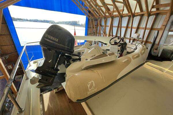 Monte Fino Skylounge 80 Yacht For Sale