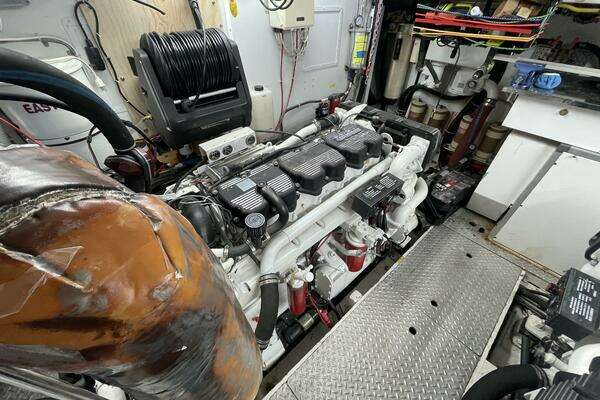 Monte Fino Skylounge 80 Yacht For Sale