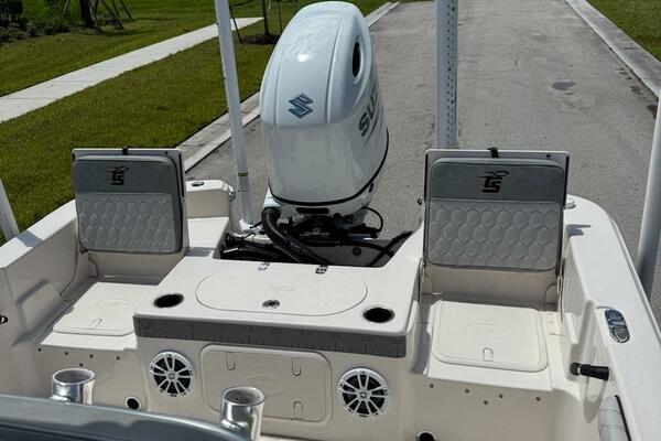 25 LS 25ft Carolina Skiff Yacht For Sale