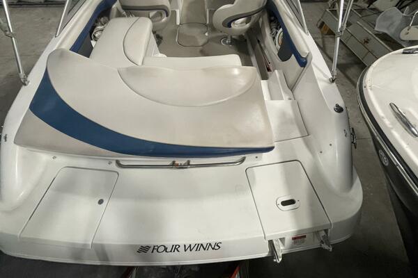 22ft Four Winns Yacht For Sale