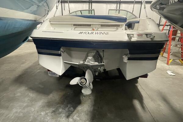 22ft Four Winns Yacht For Sale