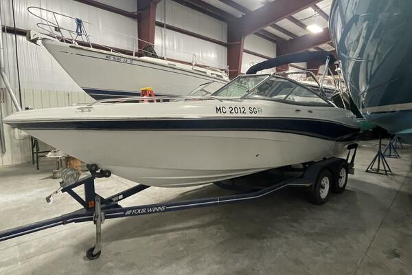 22ft Four Winns Yacht For Sale