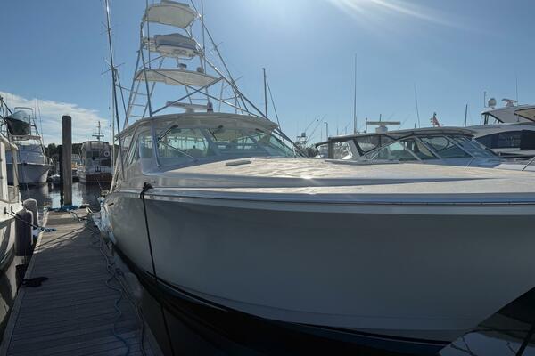 Cabo 45 EMMA - Exterior