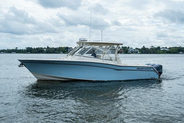 33ft Grady White Yacht For Sale