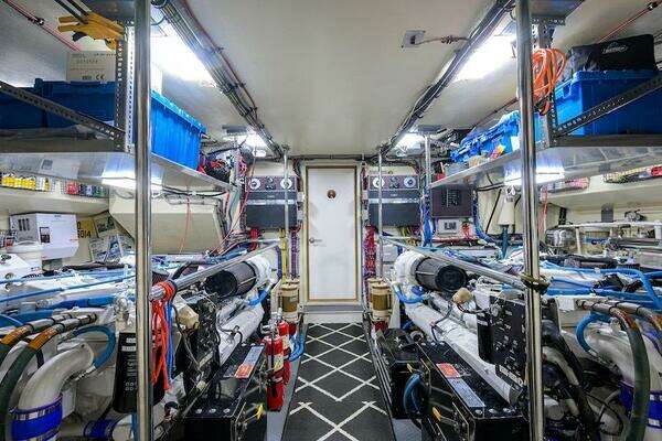 Hatteras 70 Cockpit Yacht For Sale