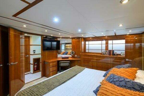 Hatteras 70 Cockpit Yacht For Sale