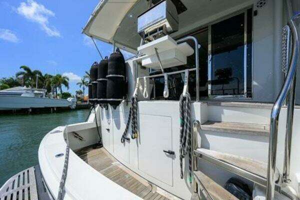 Hatteras 70 Cockpit Yacht For Sale