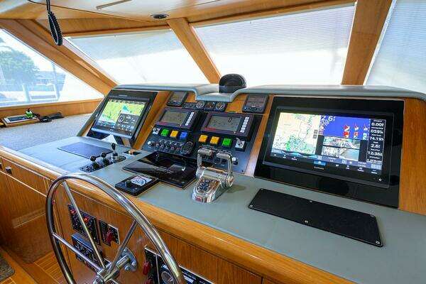 Hatteras 70 Cockpit Yacht For Sale