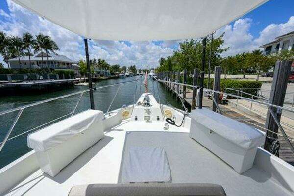 Hatteras 70 Cockpit Yacht For Sale
