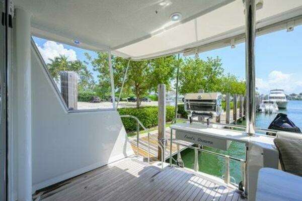 Hatteras 70 Cockpit Yacht For Sale