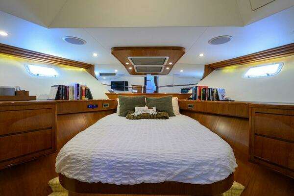 Hatteras 70 Cockpit Yacht For Sale