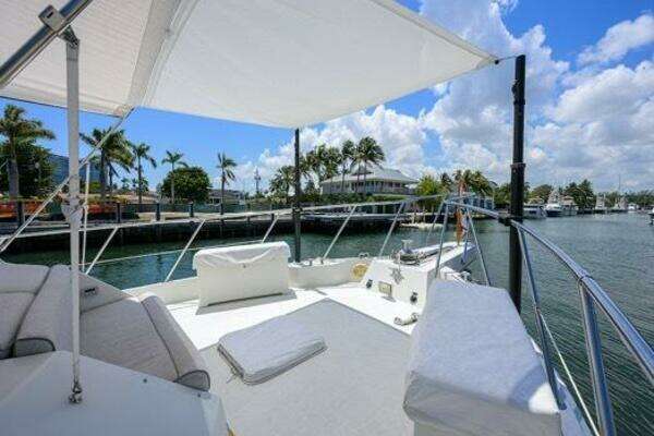 Hatteras 70 Cockpit Yacht For Sale