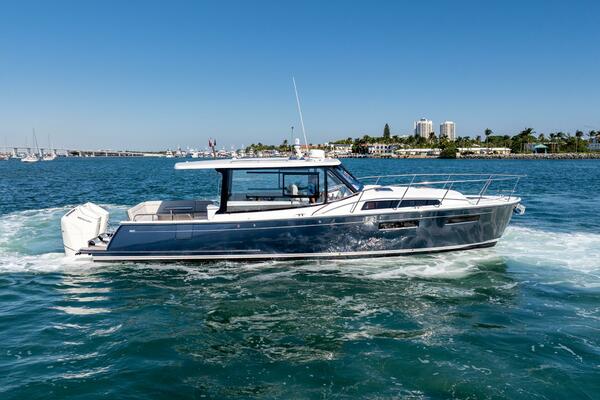 In Stock MJM 42 005 42ft MJM Yacht For Sale