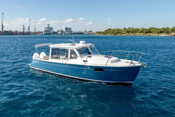 In Stock 2025 MJM 35 064 38ft MJM Yacht For Sale