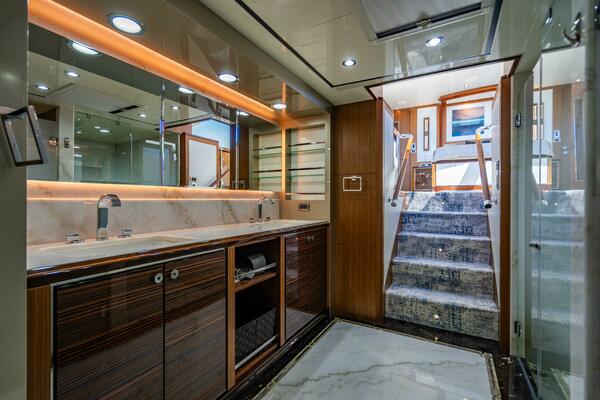 PALADIN 100ft Ocean Alexander Yacht For Sale
