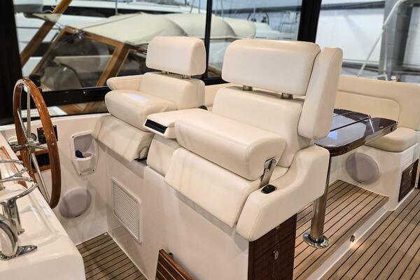 HIGH DEFINITION 47ft MJM Yacht For Sale