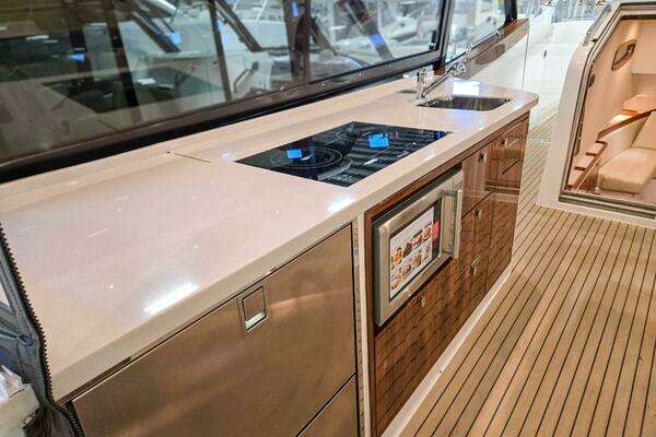 MJM 4 Yacht For Sale