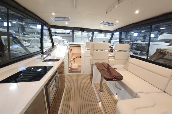 HIGH DEFINITION 47ft MJM Yacht For Sale