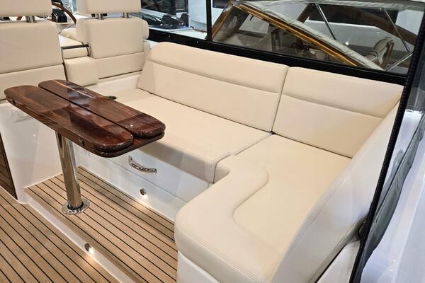 HIGH DEFINITION 47ft MJM Yacht For Sale