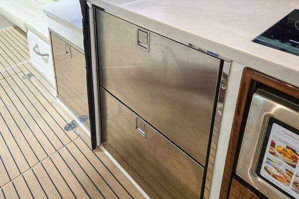 MJM 4 Yacht For Sale