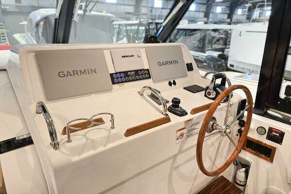 MJM 4 Yacht For Sale