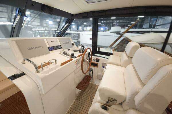 MJM 4 Yacht For Sale