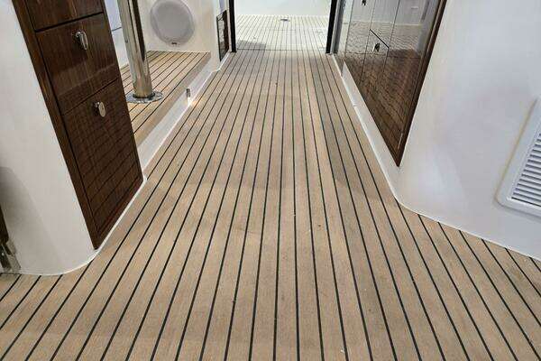 MJM 4 Yacht For Sale