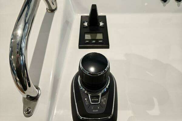 MJM 4 Yacht For Sale