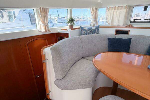 Lagoon 380S Yacht For Sale
