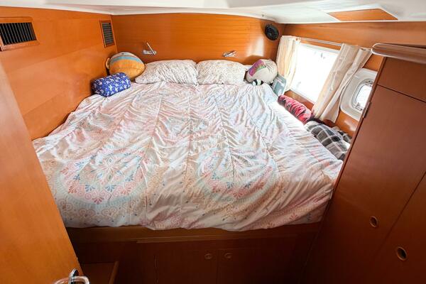 NO KA OI 38ft Lagoon Yacht For Sale