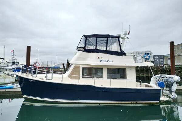 34-ft-Mainship-2006-- North Vancouver British Columbia Canada  yacht for sale