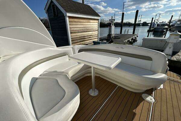 Photo of the 2006 Sea Ray 320 Sundancer