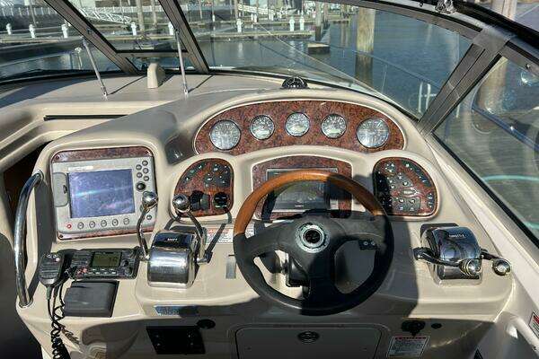 Photo of the 2006 Sea Ray 320 Sundancer