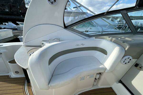 Photo of the 2006 Sea Ray 320 Sundancer
