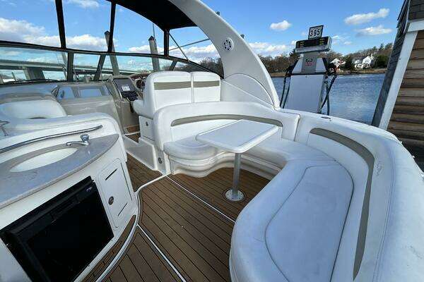Photo of the 2006 Sea Ray 320 Sundancer
