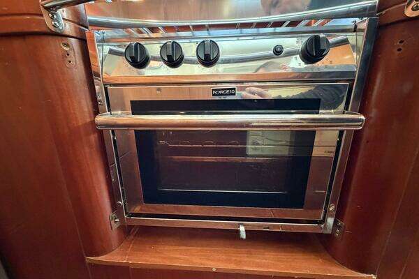 Beneteau 57 Center Cockpit Yacht For Sale