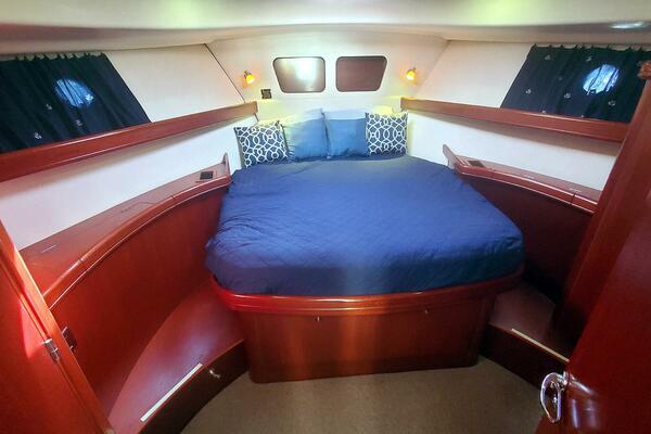 Kissed Some Frogs 42ft Beneteau Yacht For Sale