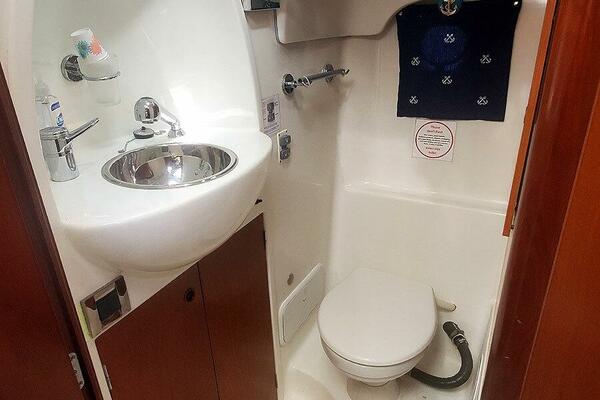 Kissed Some Frogs 42ft Beneteau Yacht For Sale