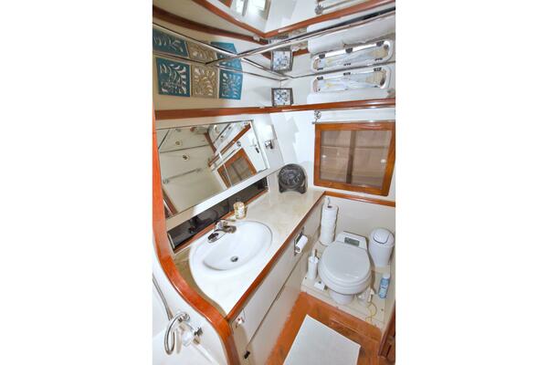 Moonlighter 44ft Gulfstar Yacht For Sale