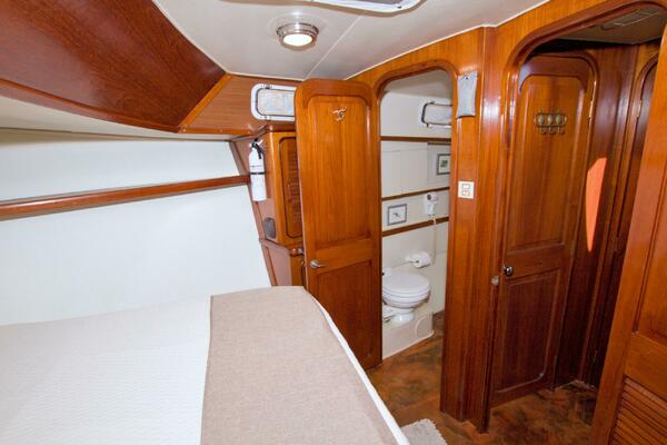 Moonlighter 44ft Gulfstar Yacht For Sale