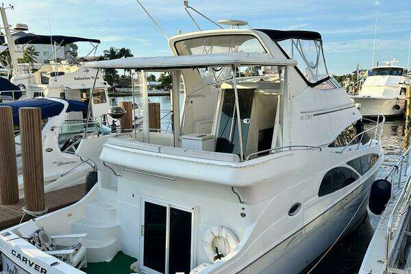 Photo of the 2005 Carver 41 CMY Cockpit Motoryacht