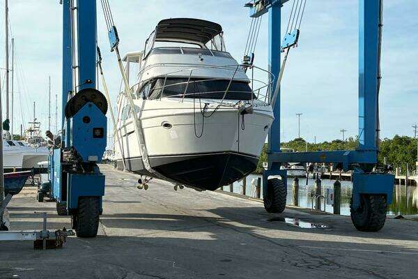 Photo of the 2005 Carver 41 CMY Cockpit Motoryacht