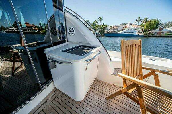 Sea Ray 610 Sundancer Yacht For Sale
