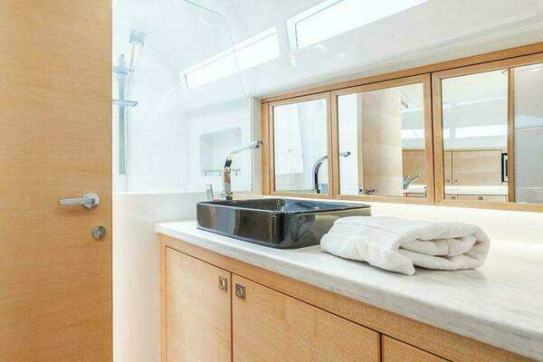 Palm Beach Motor Yachts GT50 Yacht For Sale