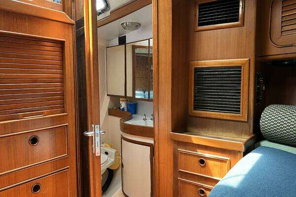 Photo of the 1992 Hylas 51 "CHACARA"